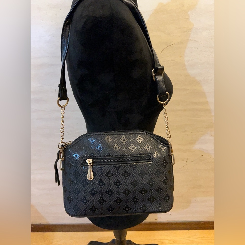 FINON Elegant Black Shoulder Bag with Gold Chain Accent - Picture 5 of 12